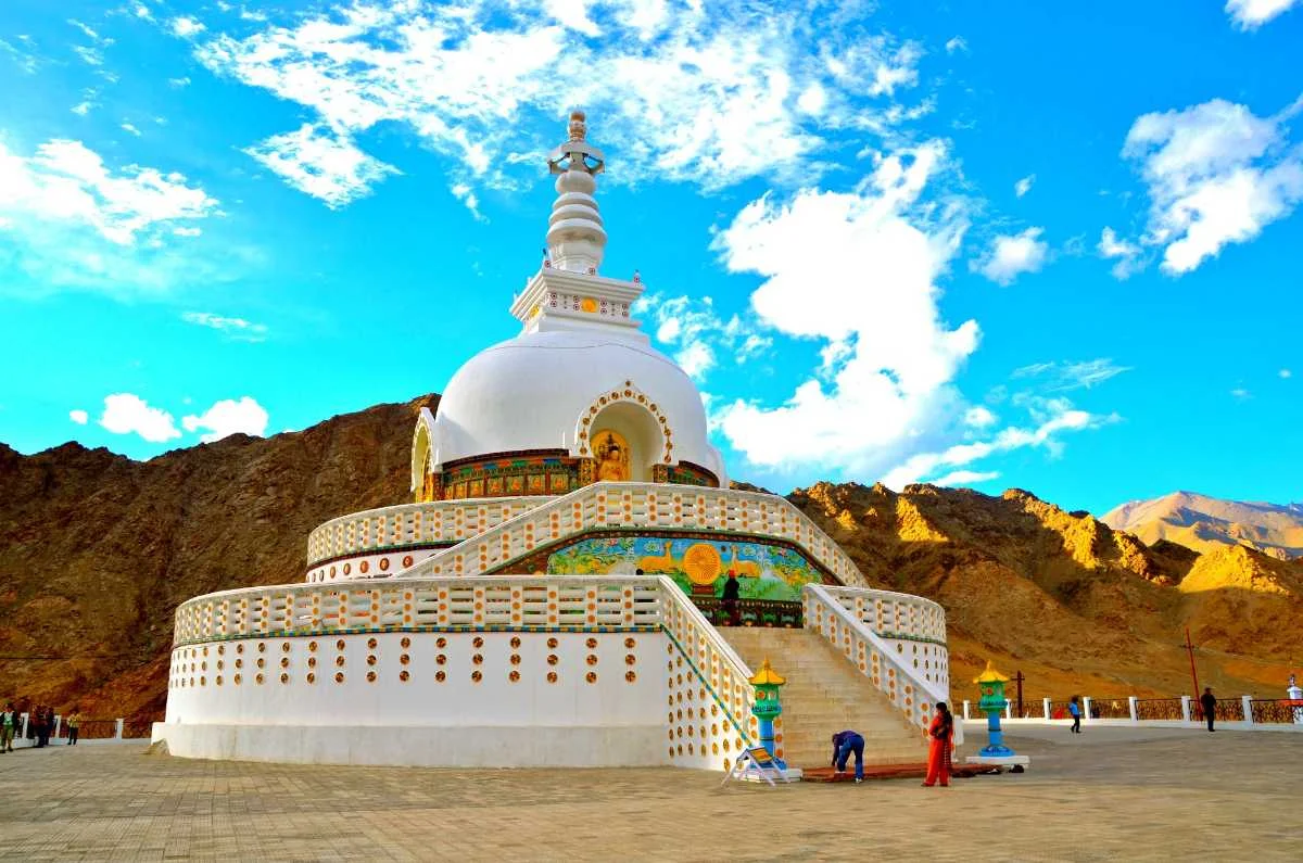 Highlights Tour – Palaces, Monasteries, Valleys & Lakes